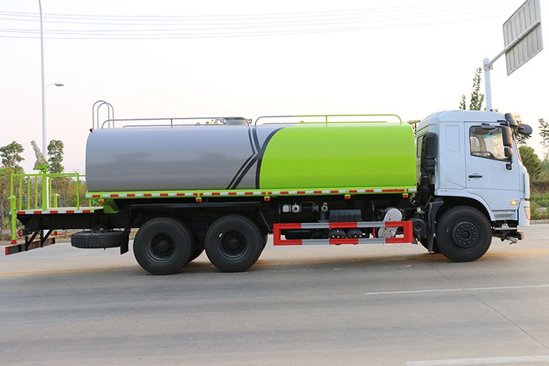 东风D3L后八轮20吨洒水车​国六
