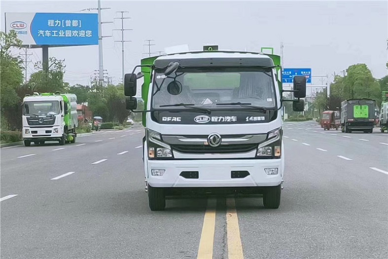 东风大多利卡8方吸尘车国六
