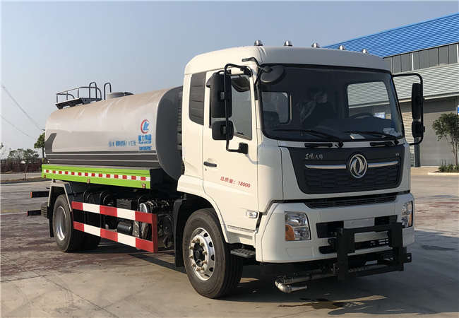 东风天锦护栏清洗车