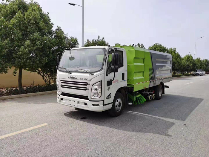 江铃8方扫路车