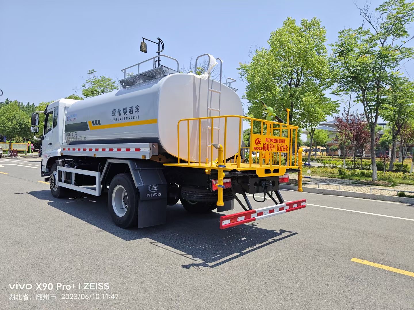 东风F9 国六12吨洒水车