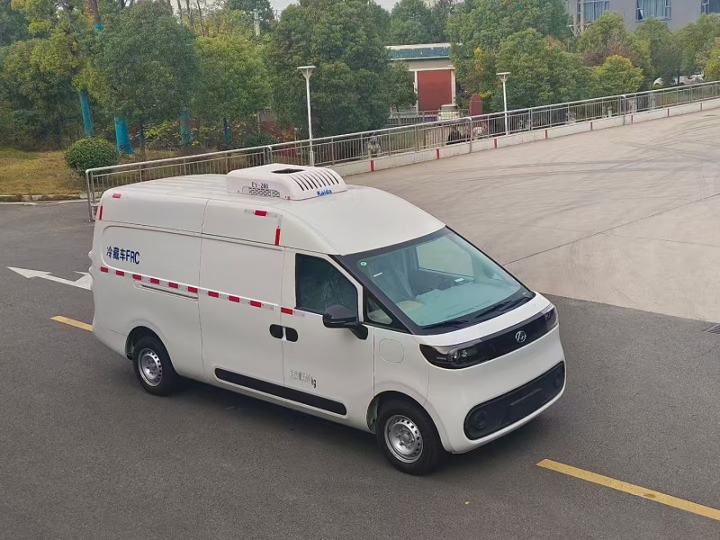 上汽大通纯电动面包冷藏车
