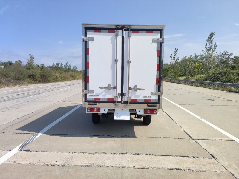 开瑞X5纯电动冷藏车（50.38度电80KW）
